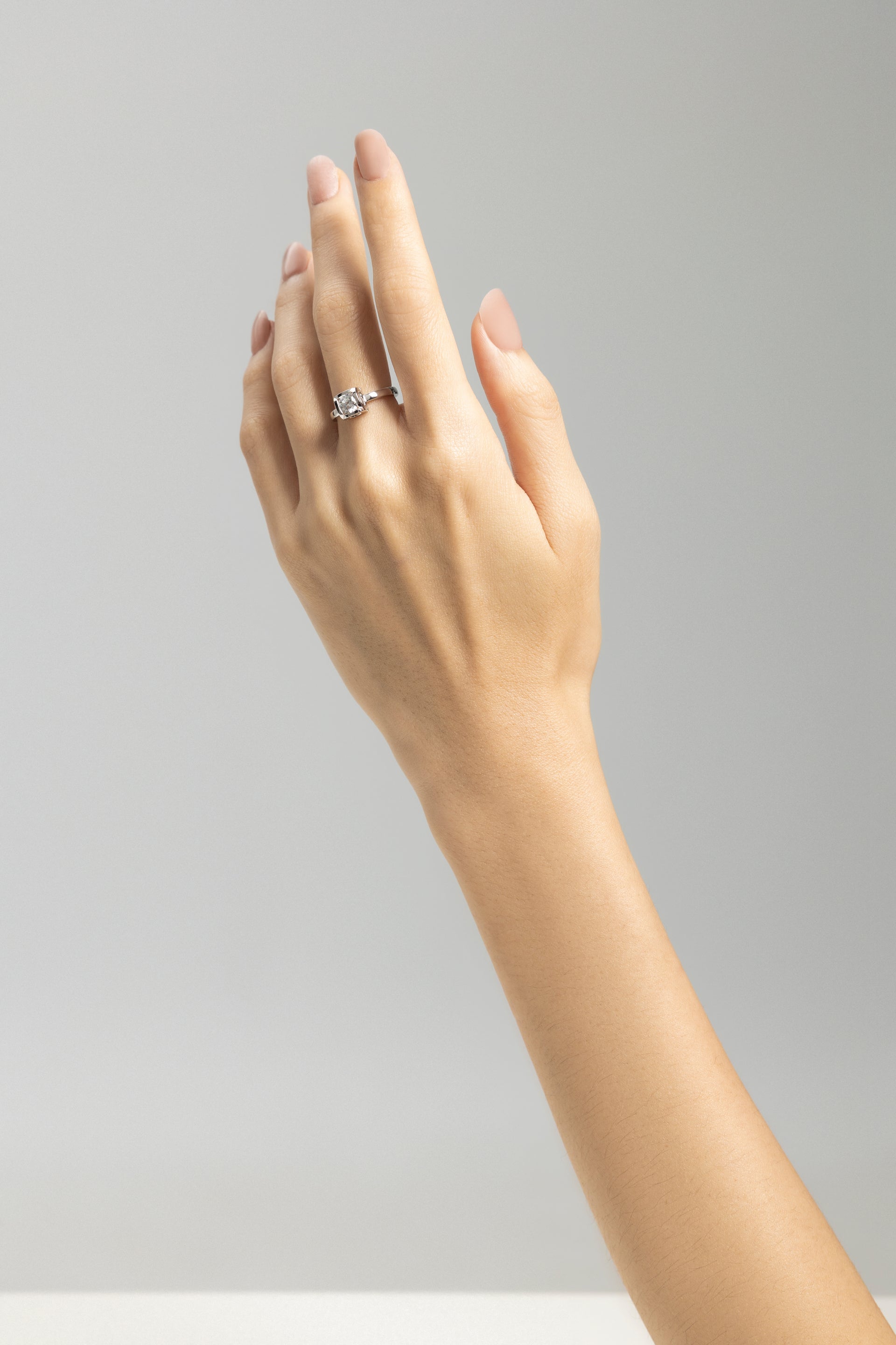 aROUND 夾鑲 50分戒指