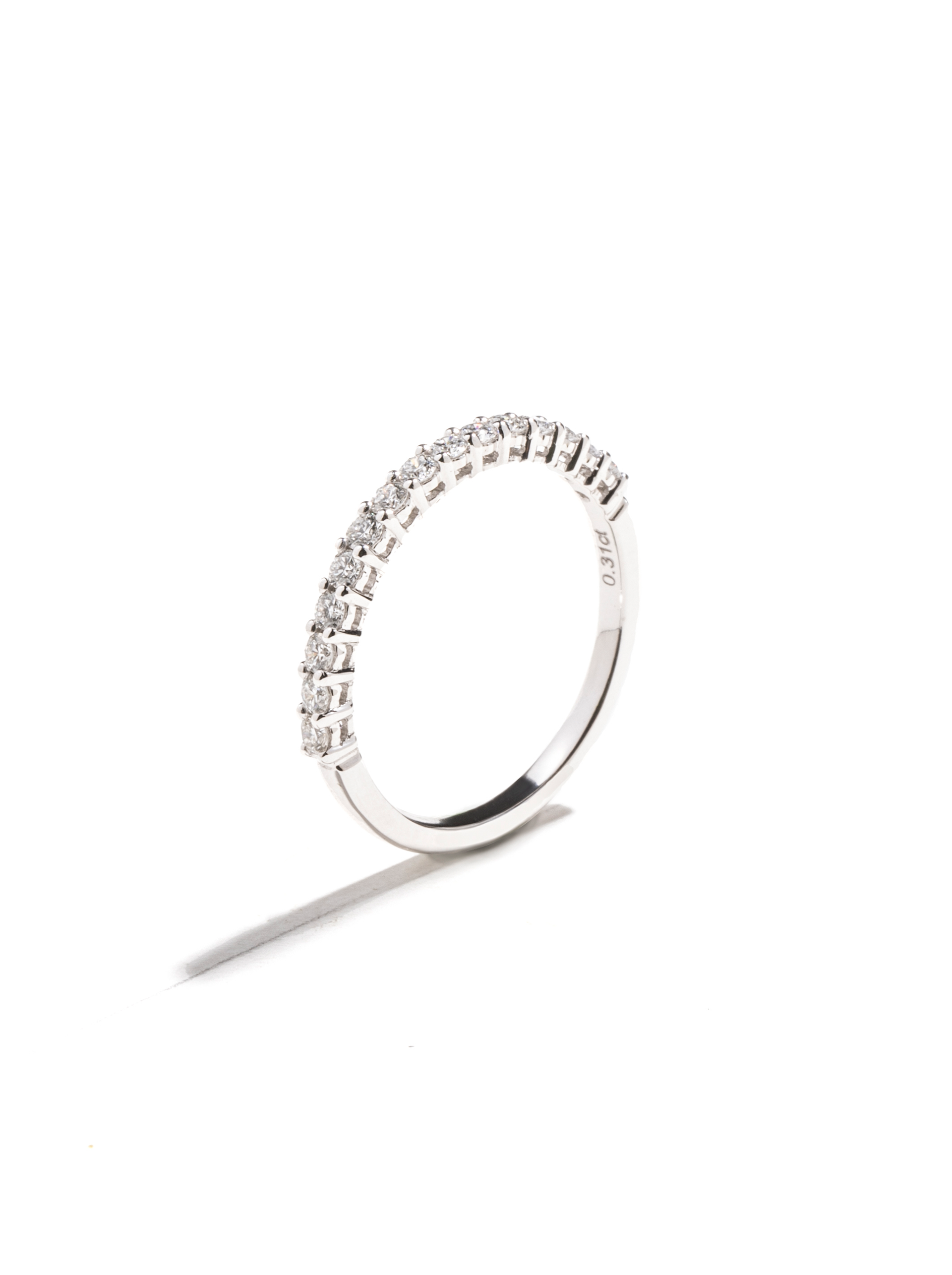 四爪鑲嵌半圈排鑽戒